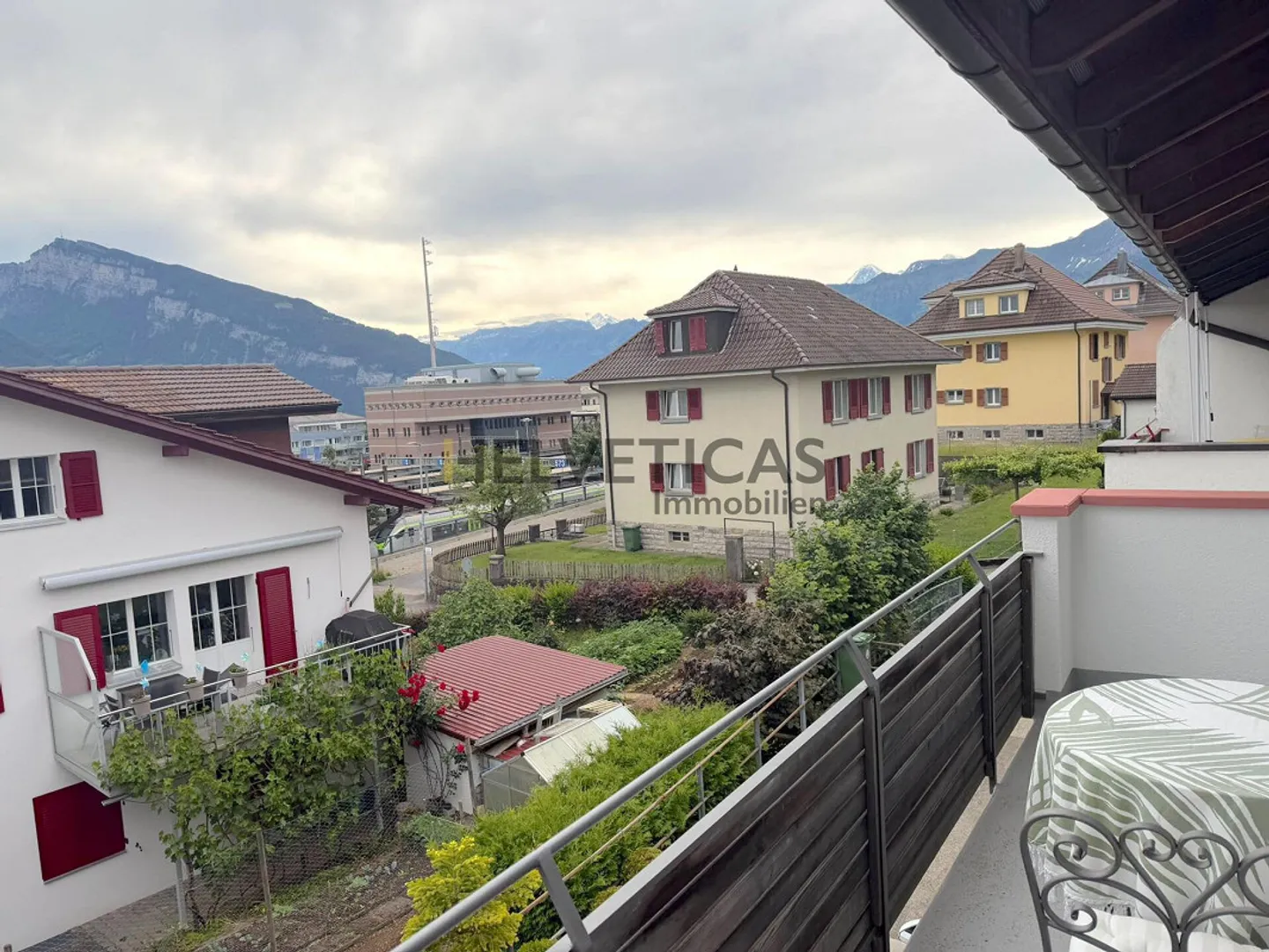 Charming 4.5-room terraced house in Spiez with beautiful views... - Photo 6 of 19
