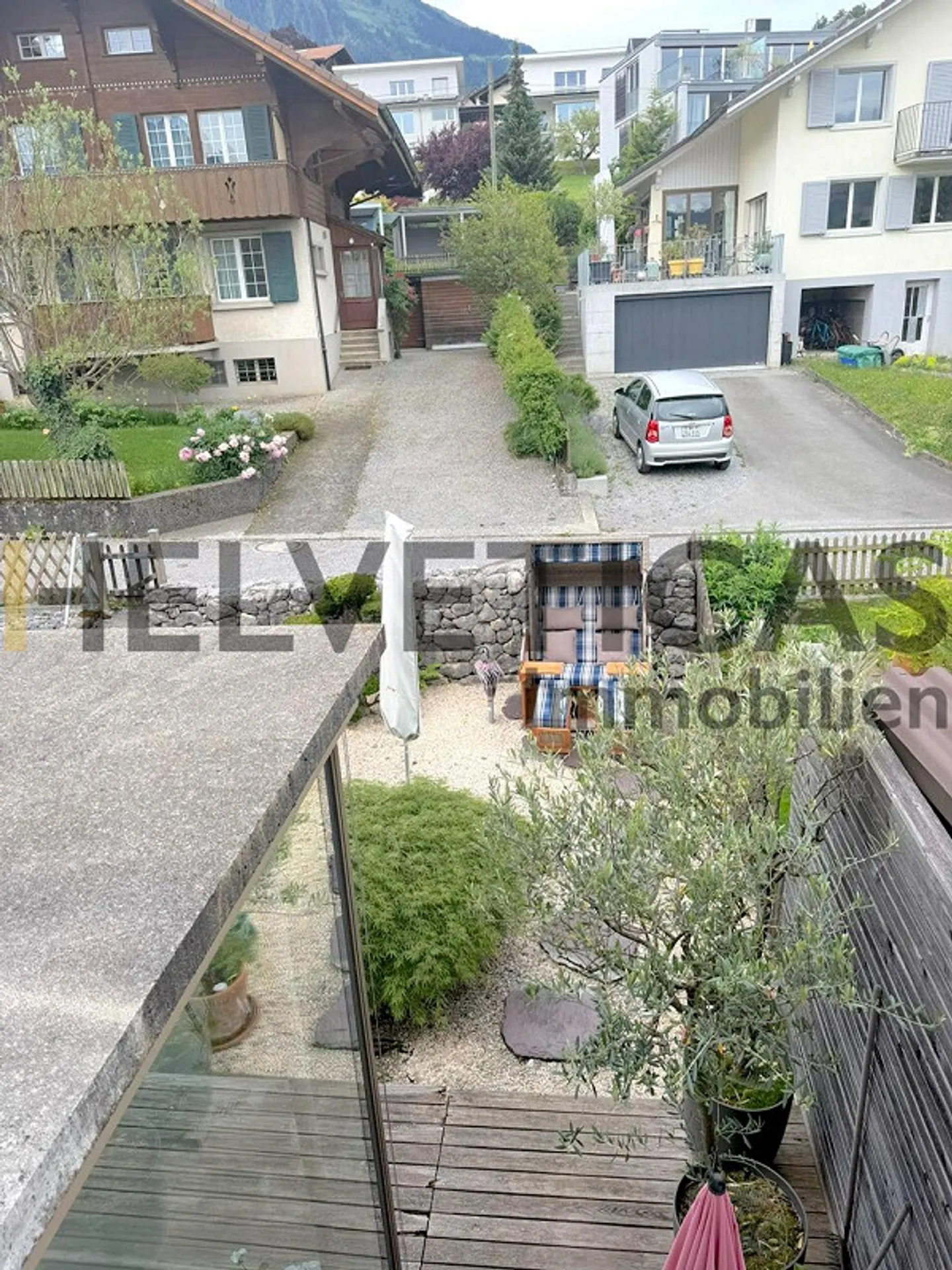 Charming 4.5-room terraced house in Spiez with beautiful views... - Photo 2 of 19