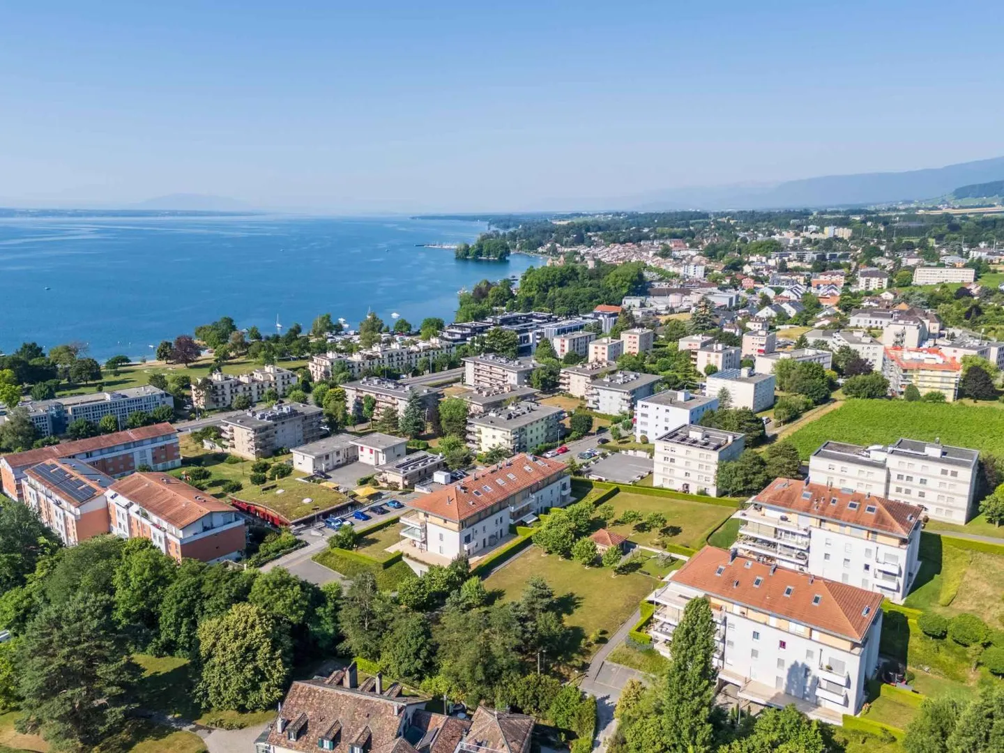 Duplex of high standard with 7.5 rooms and view of Lake Geneva and the Alps - Photo 2 of 10