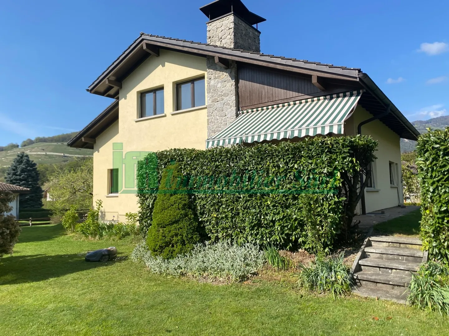 Villa spacieuse avec beau jardin - Photo 2 sur 13