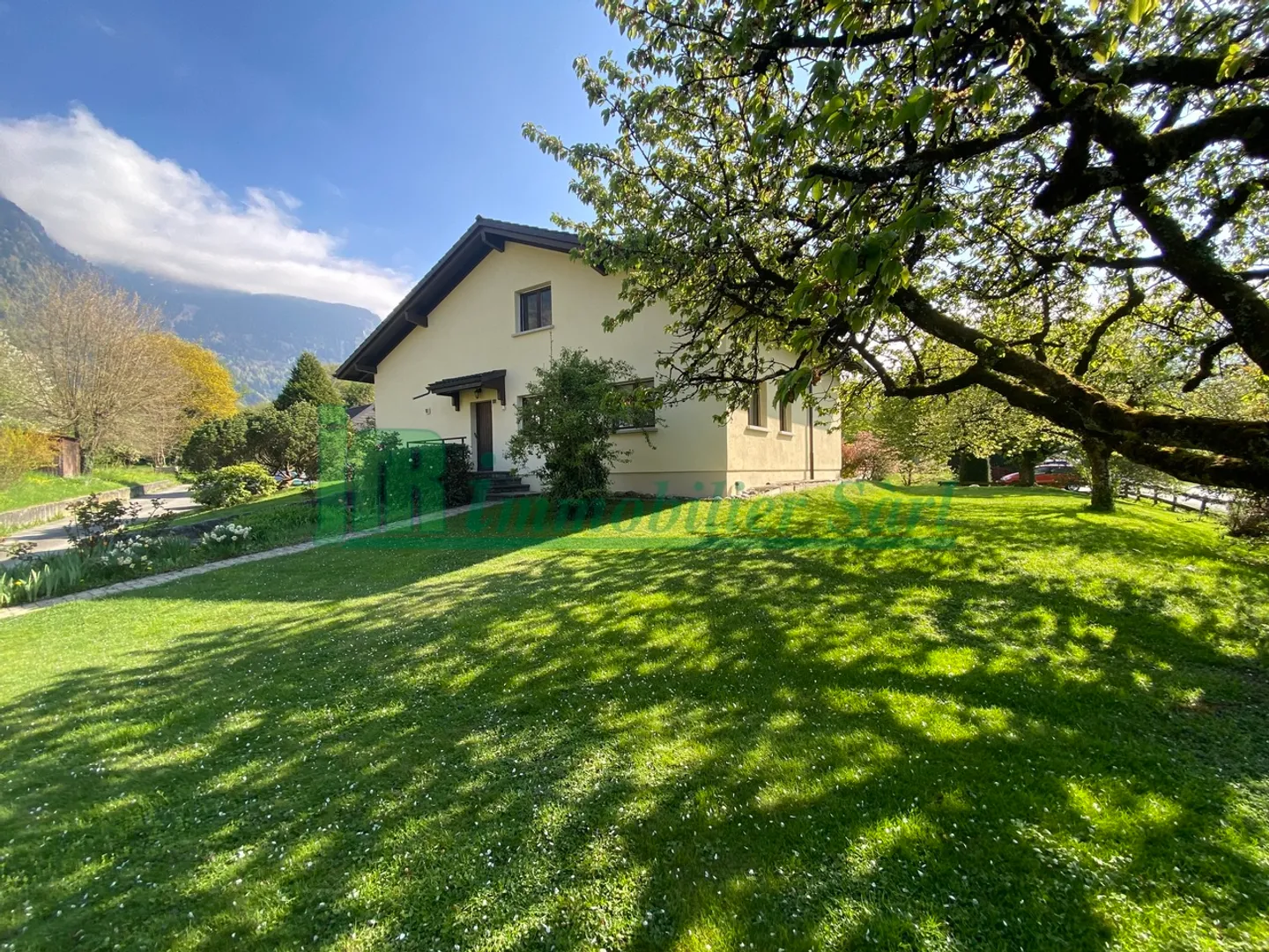 Villa spacieuse avec beau jardin - Photo 3 sur 13