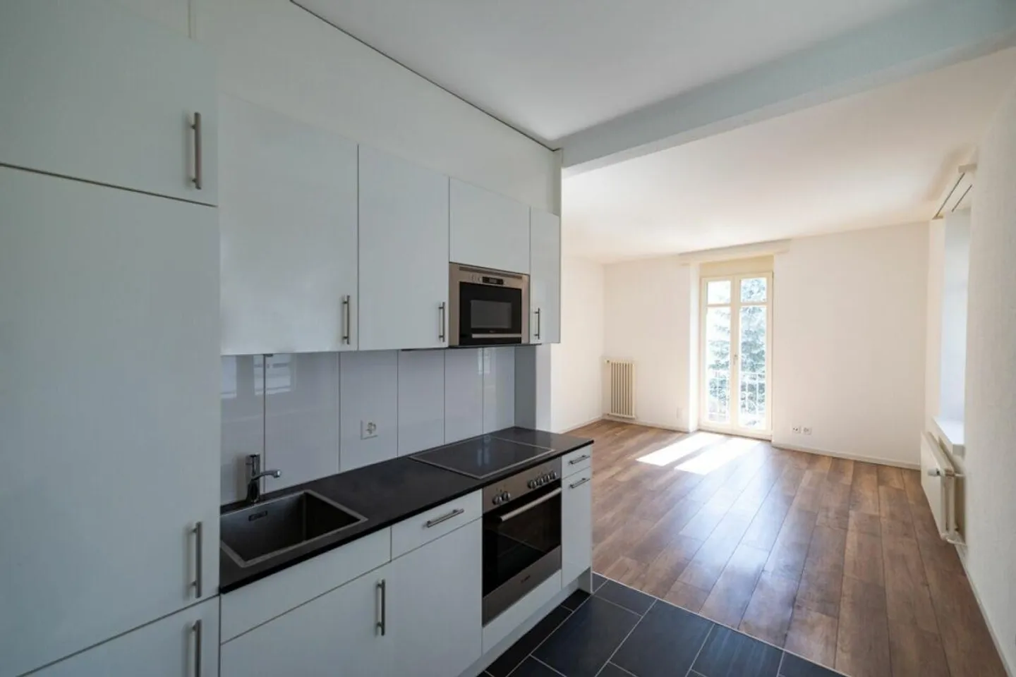 Central 2.5-room apartment by the lake - Photo 2 of 7