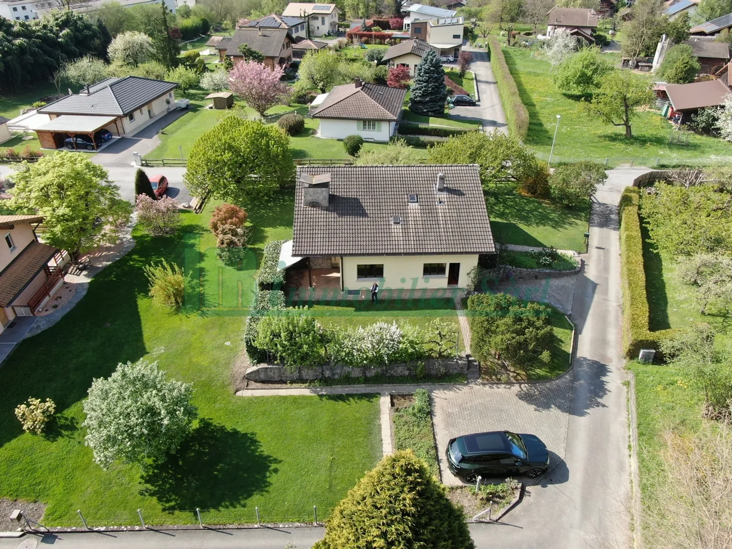 Villa spacieuse avec beau jardin - Photo 4 sur 13