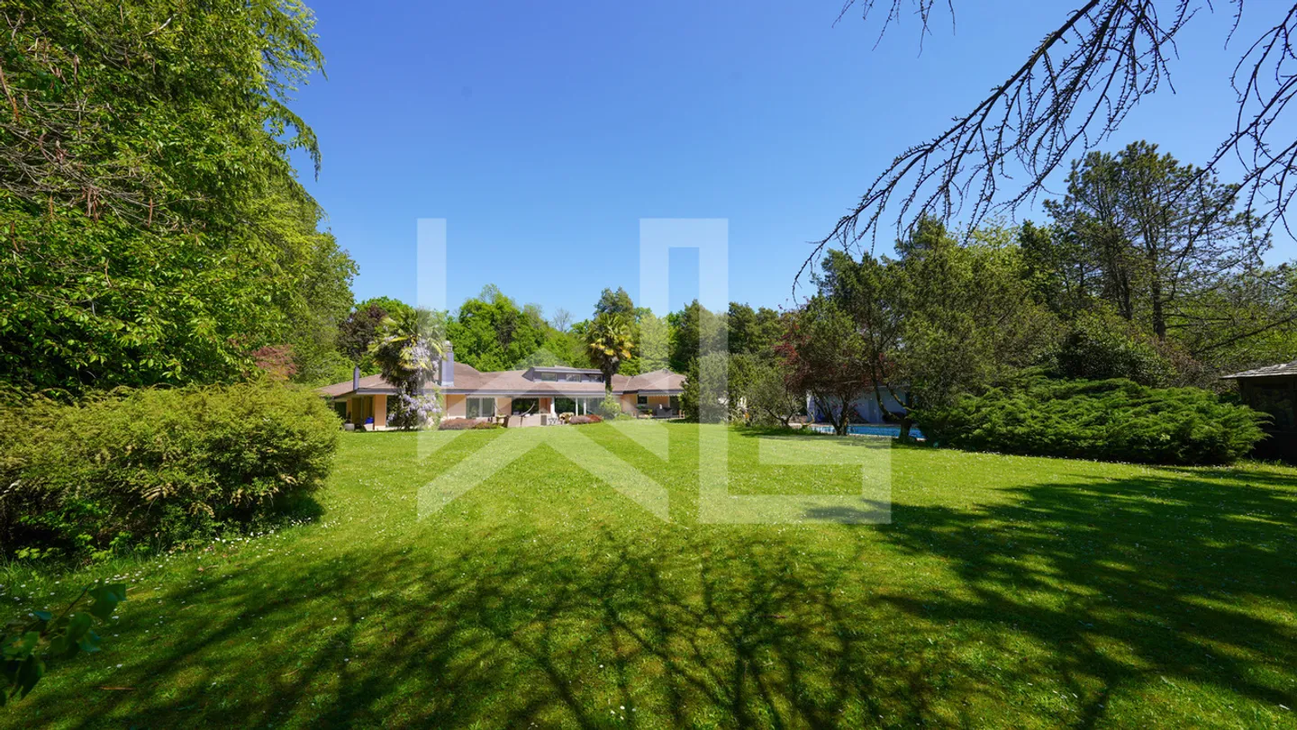 Proprietà con otto camere nel cuore di un parco alberato di 9.000 m2 - Foto 5 di 15