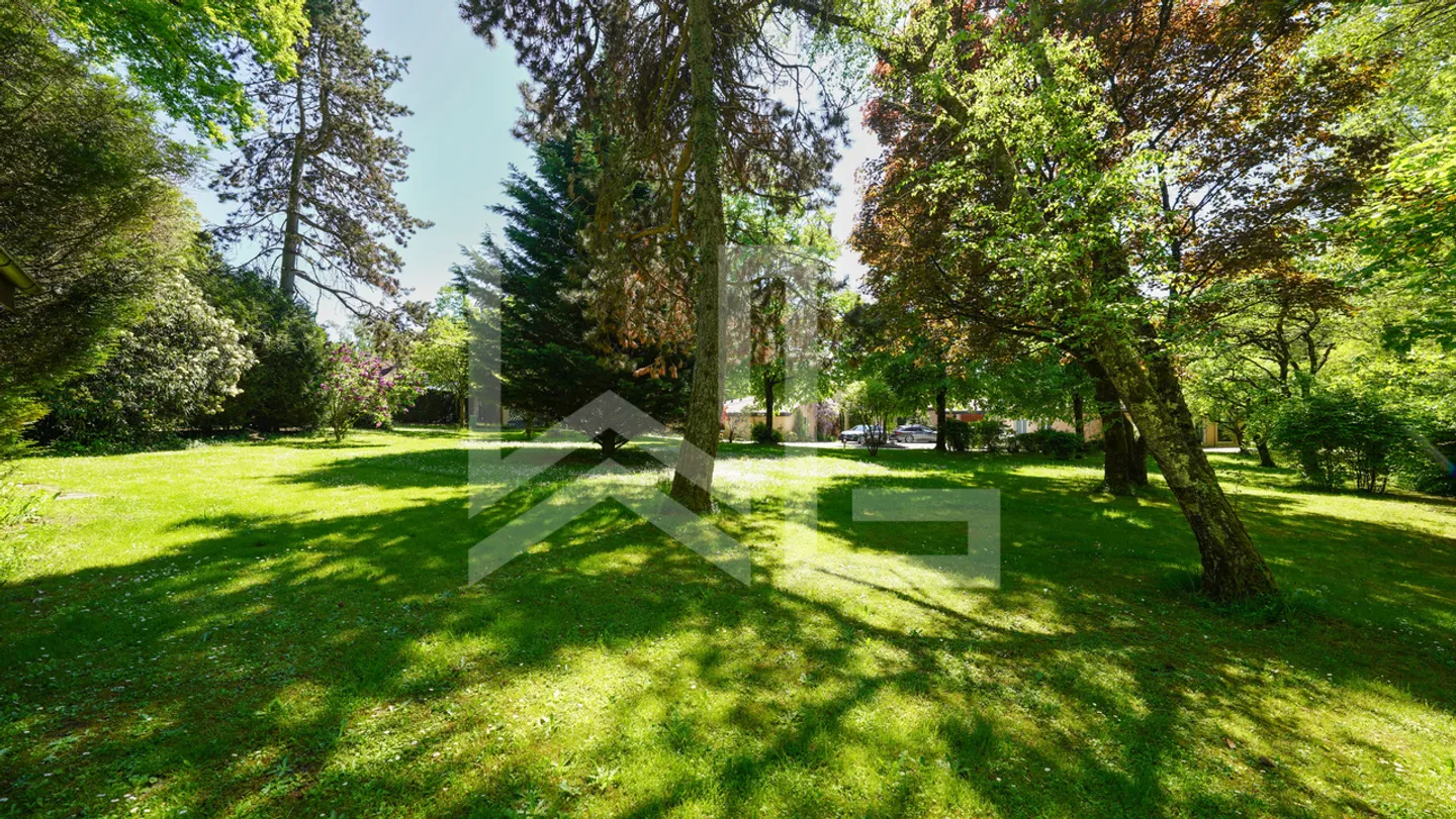 Proprietà con otto camere nel cuore di un parco alberato di 9.000 m2 - Foto 15 di 15