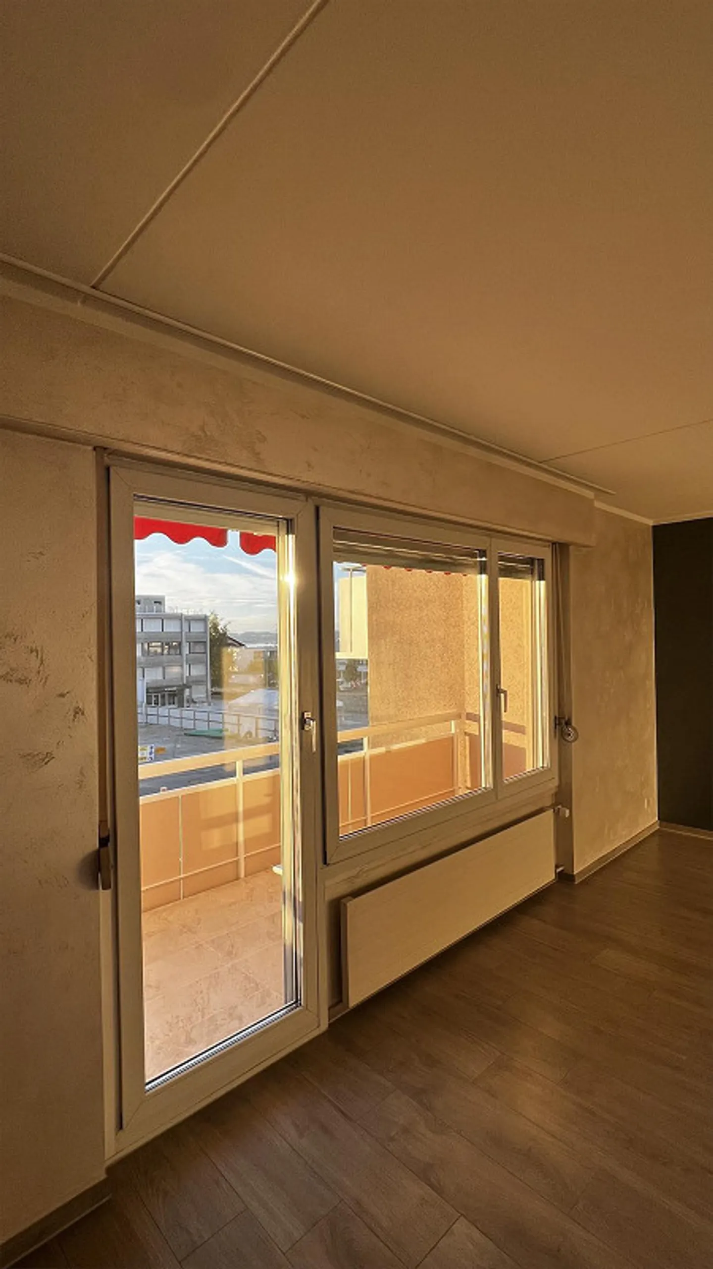 Appartamento ristrutturato di 3,5 locali con balcone di 12 m² esposto al sole della sera – Asilo - Foto 11 di 15