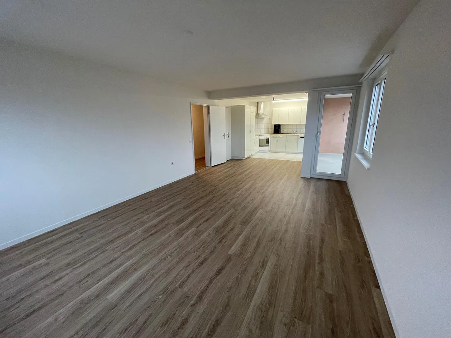 Wohnung in Neuhausen mit Sicht auf den Rhein - Foto 2 von 10