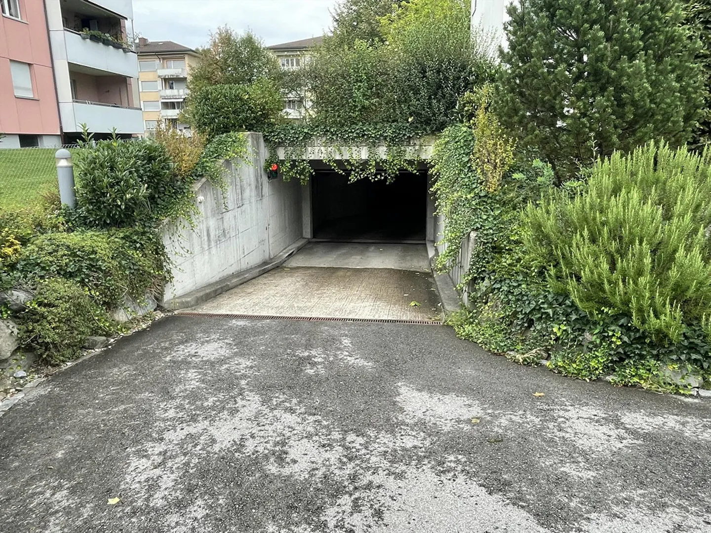 Spacious underground parking space - Photo 5 of 6