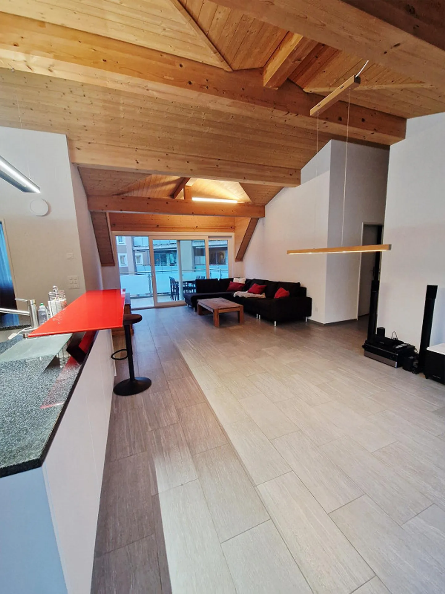 Appartement sous les combles lumineux de 4,5 pièces à Chur Ouest - Photo 4 sur 15