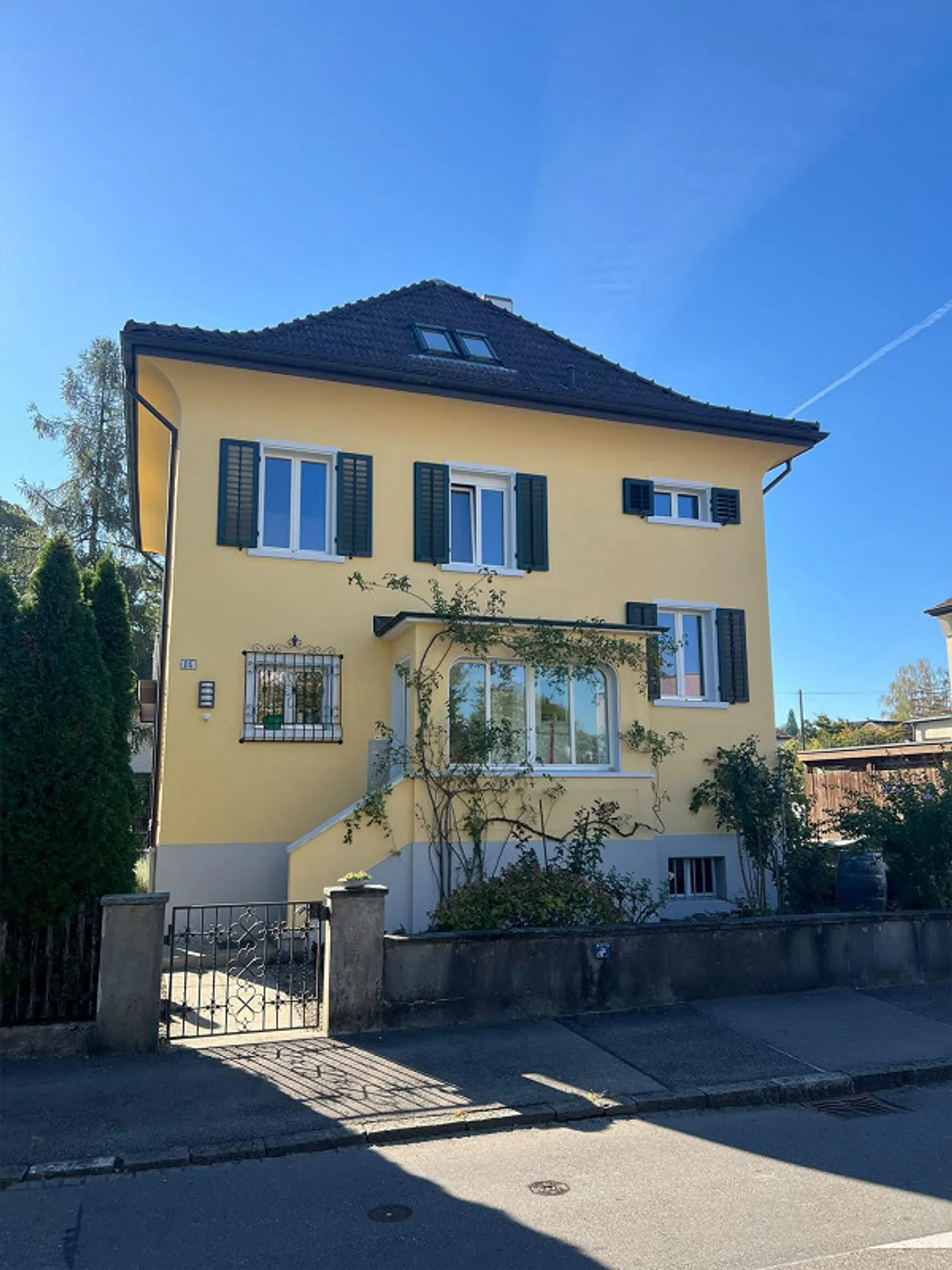 Casa unifamiliare indipendente con 5 stanze con piscina + giardino ad Aarau - Foto 3 di 14