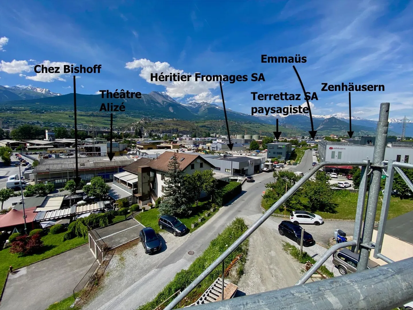 Immeuble mixte 1 pièce - Photo 2 sur 10