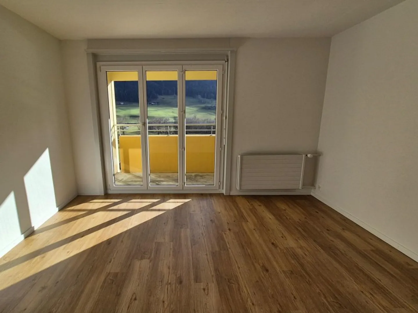 Appartement rénové avec balcon - Photo 1 sur 5