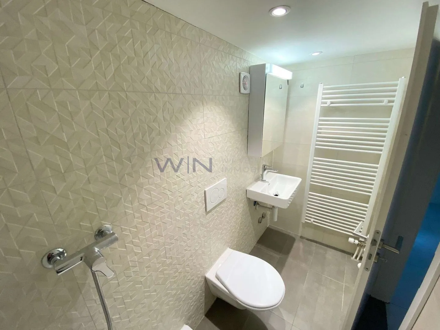 Cozy Apartment in Central Location - Photo 3 of 5