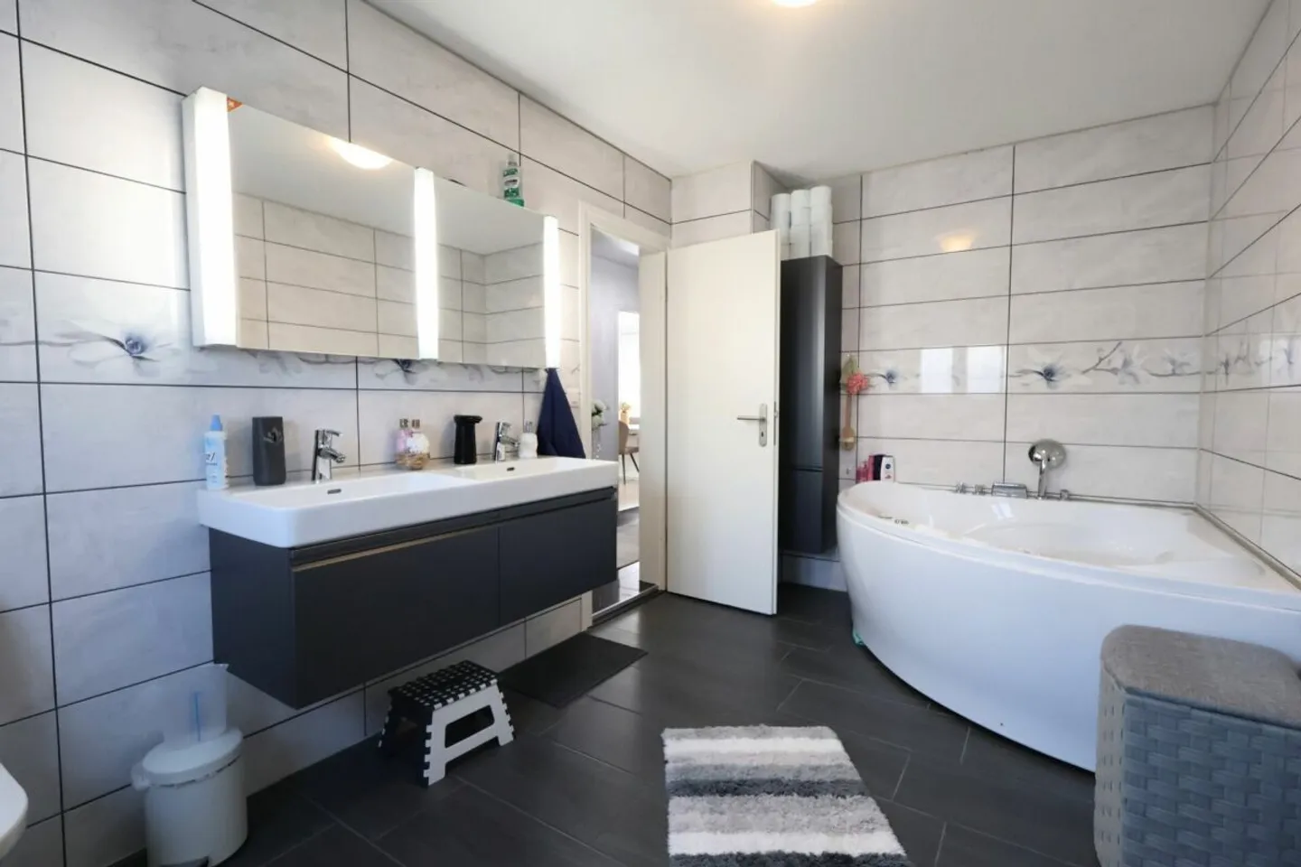 Modernized 6.5-room single-family house in Derendingen - Photo 9 of 18