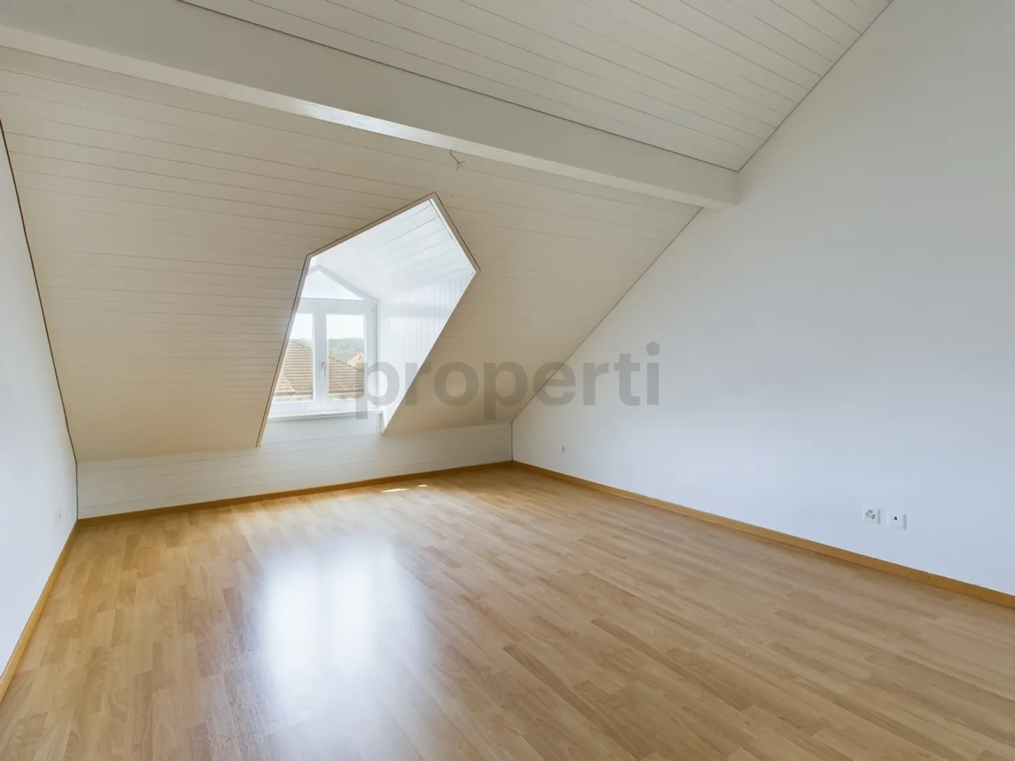 Reserviert -Zentral gelegene 4.5-Zimmer-Maisonette mit Balkon und modernem Komfort in Klingnau - Foto 10 von 11