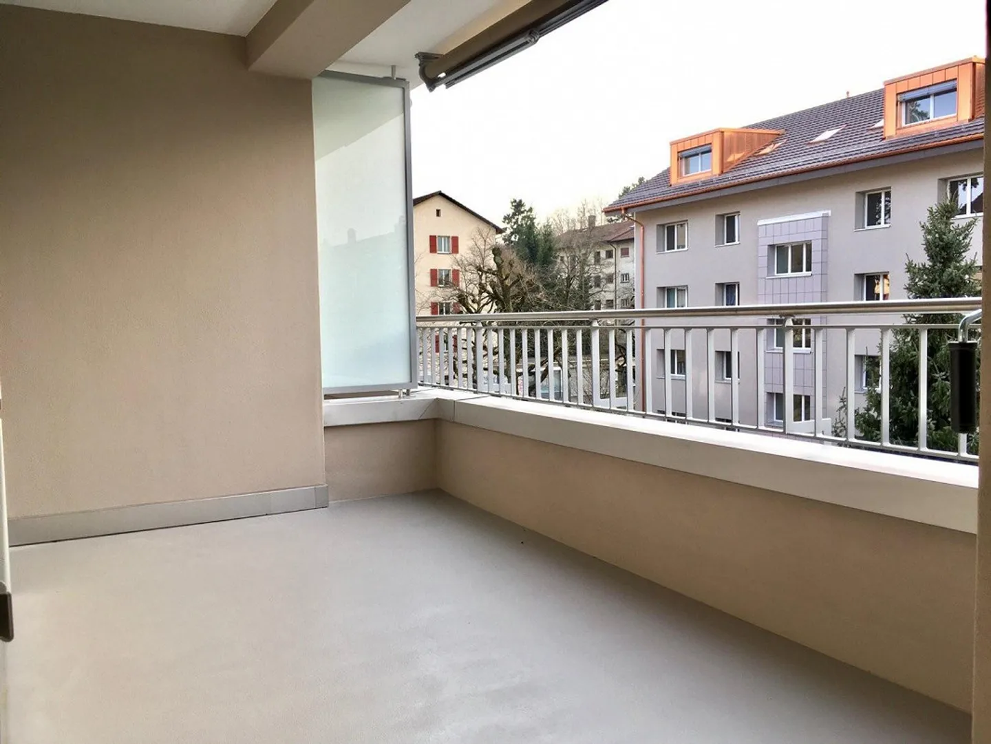 Appartement 3 pièces de 81 m² au 2ème étage avec grand balcon - Photo 10 sur 11