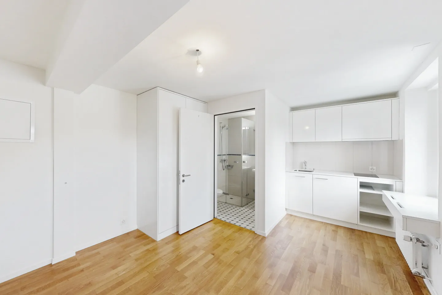 Modern Apartment for Singles in District 4 - Photo 2 of 6