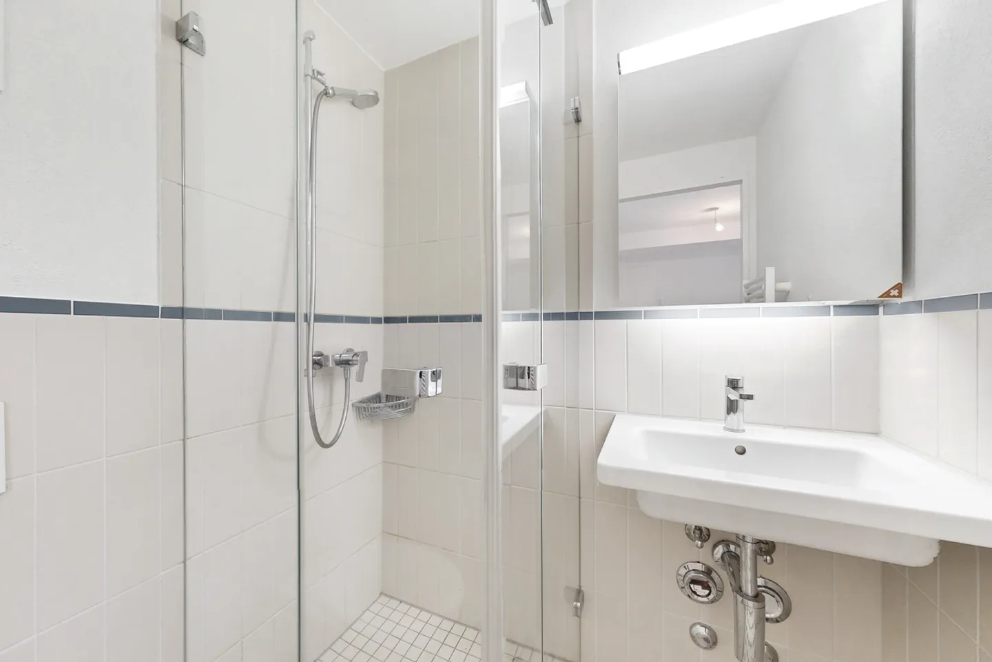 Modern Apartment for Singles in District 4 - Photo 6 of 6