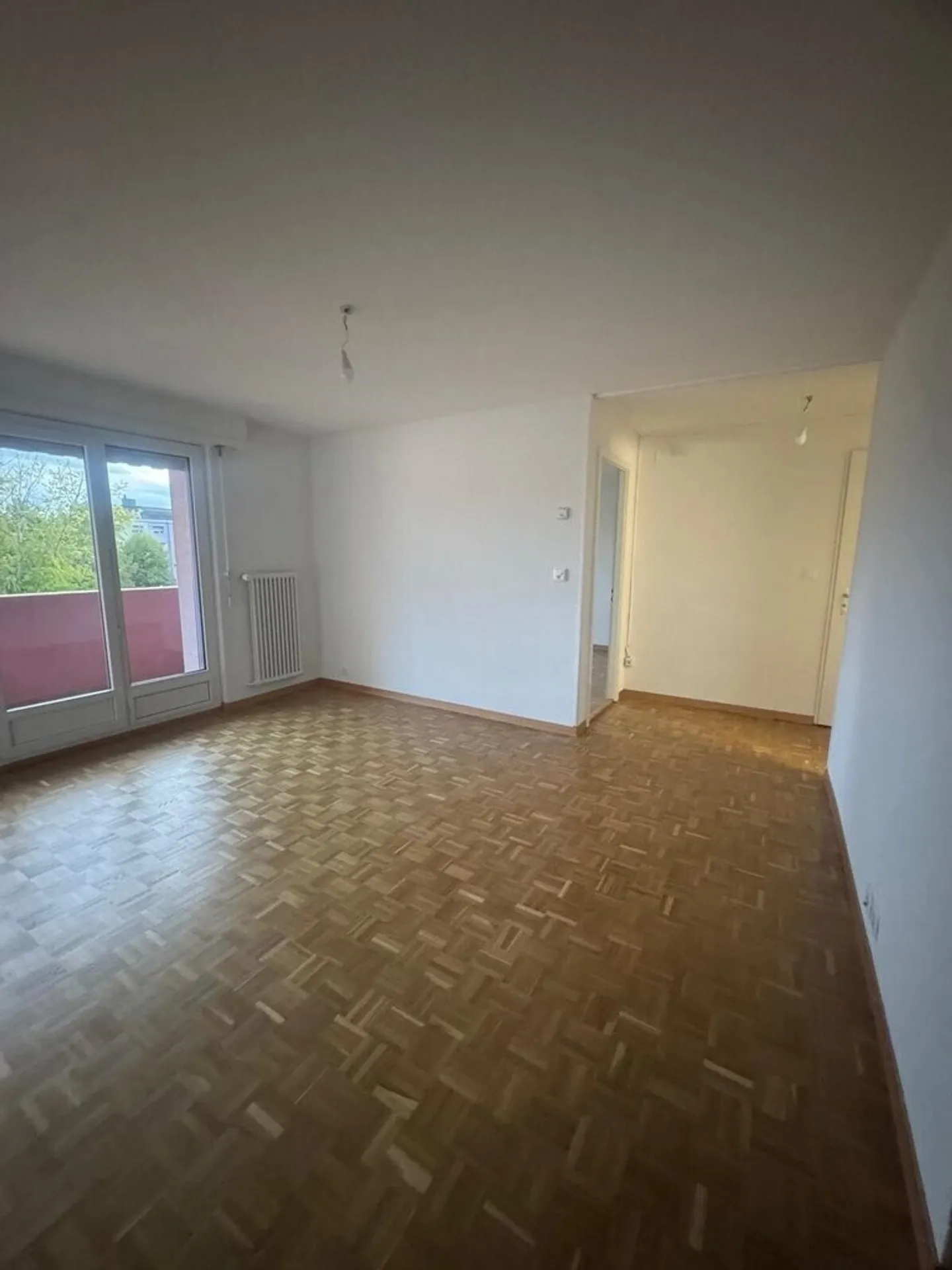 Joli appartement de 3 pièces dans la commune d'Orbe rafraîchi - Photo 2 sur 7