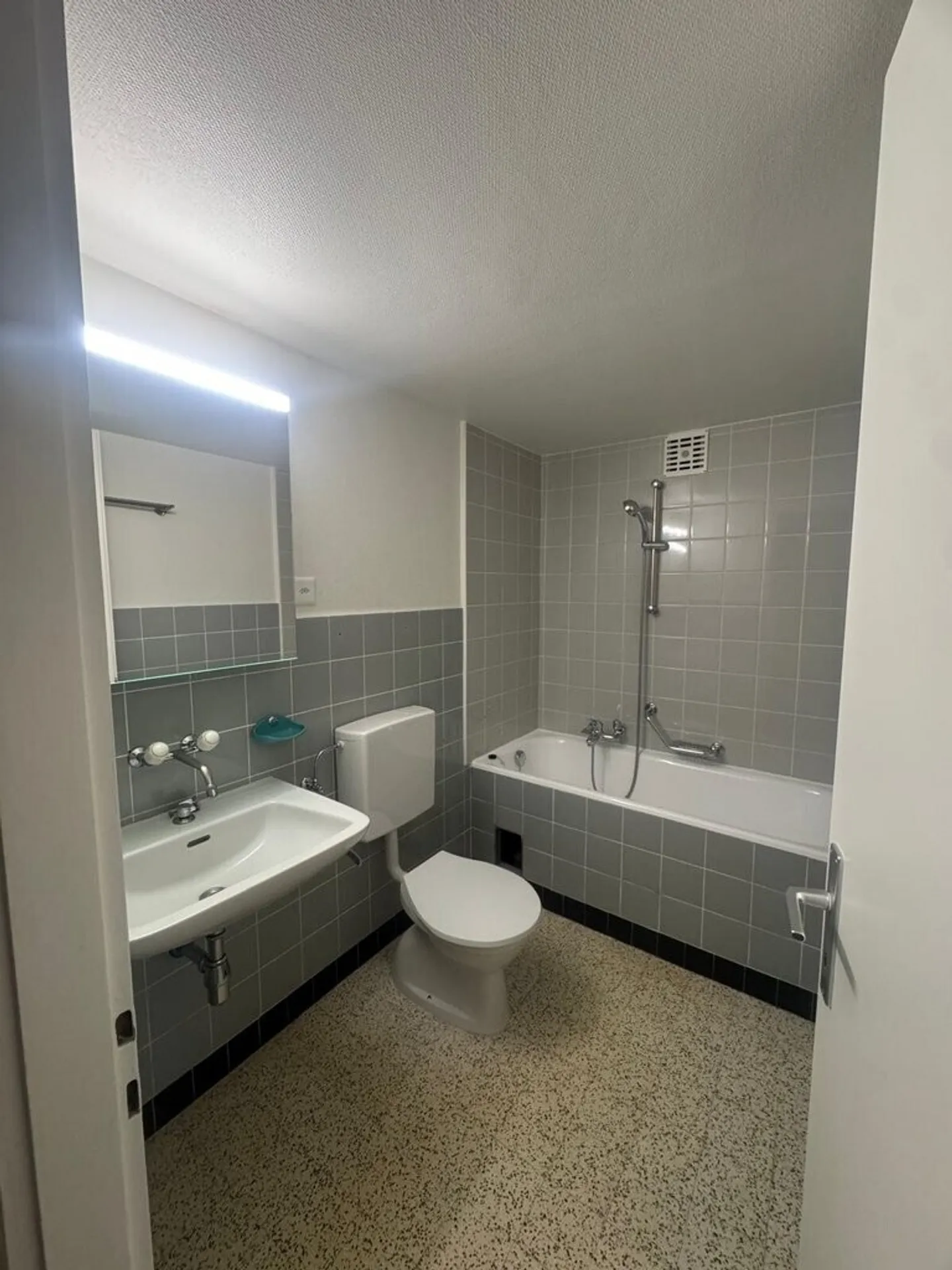 Joli appartement de 3 pièces dans la commune d'Orbe rafraîchi - Photo 5 sur 7