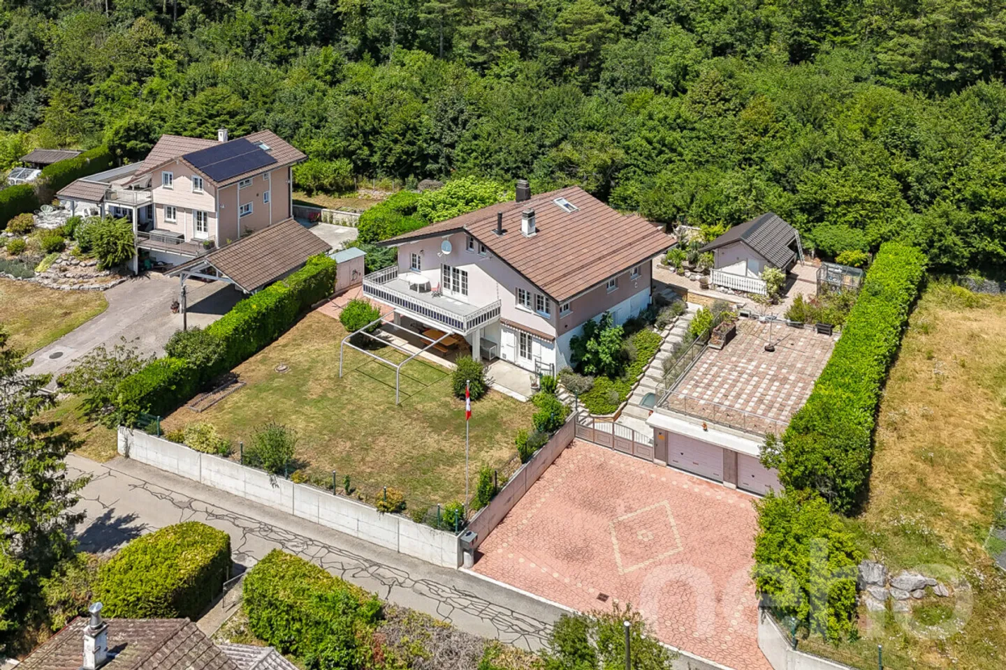 Casa familiare divisa in 2 lotti, vista sul lago e sulle Alpi - Foto 1 di 13