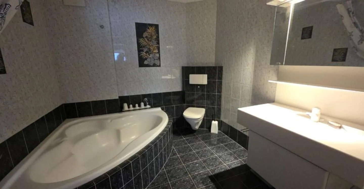 Superb spacious 5.5 room apartment with garden - Photo 8 of 9
