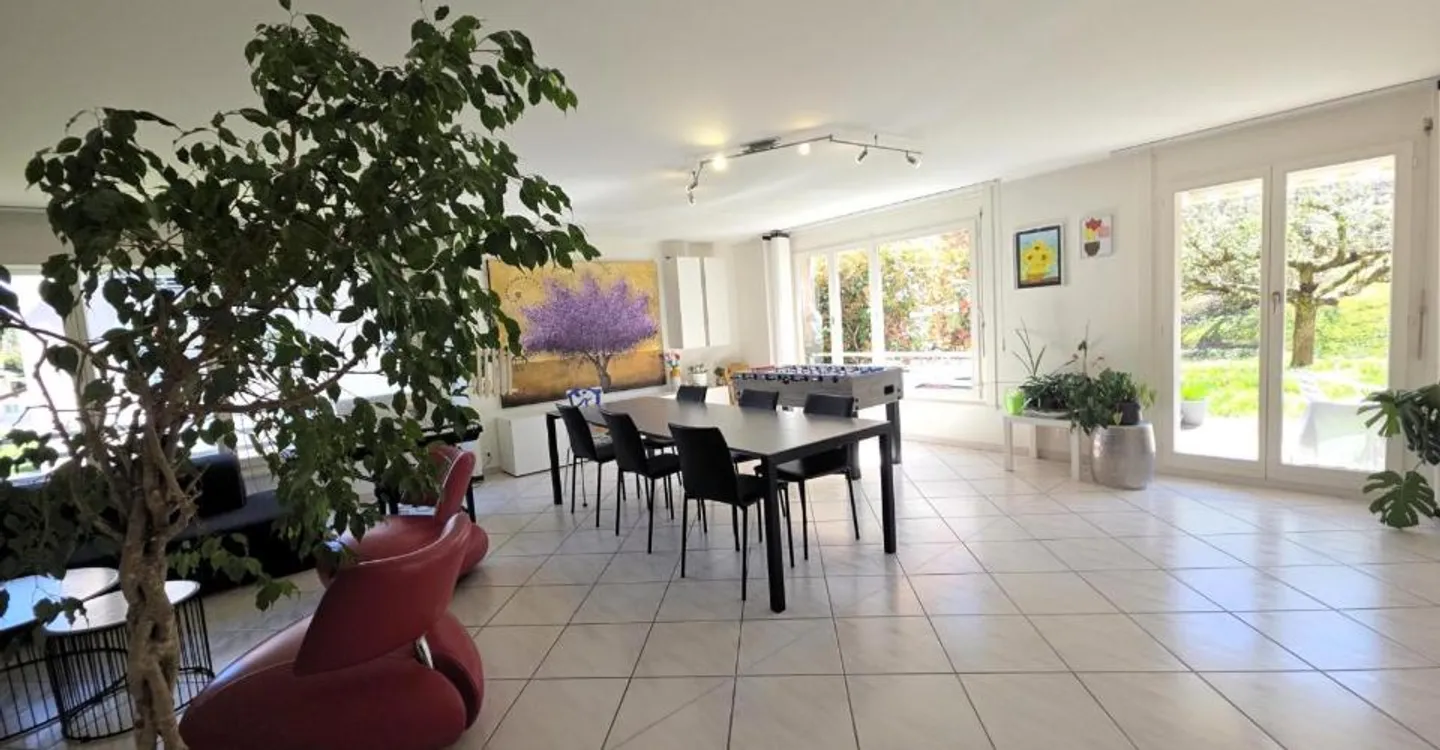 Superb spacious 5.5 room apartment with garden - Photo 1 of 9
