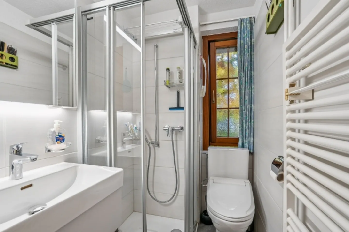 Casa unifamiliare elegante con atmosfera di benessere e giardino ben curato - Foto 8 di 13