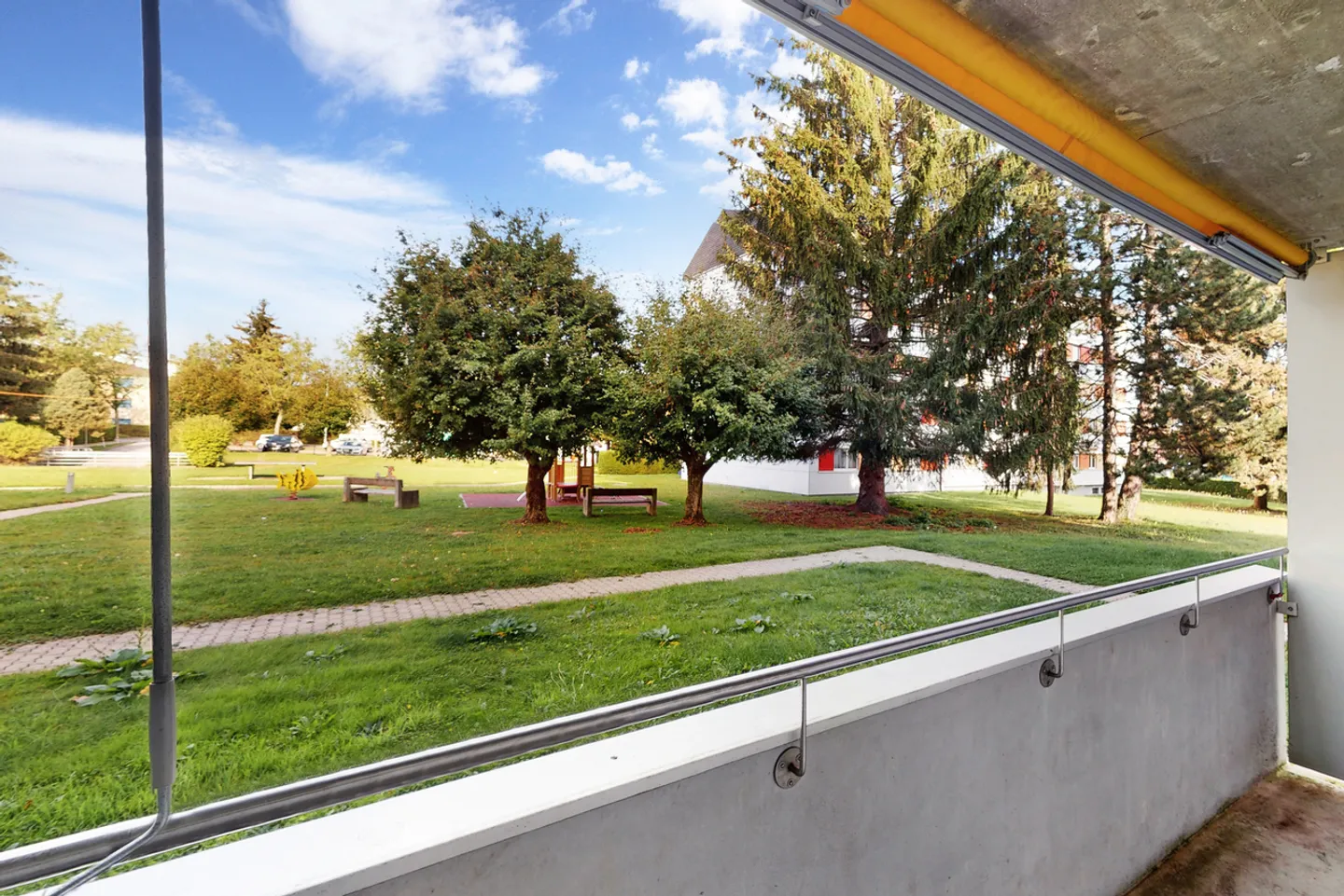 Appartement Rénové dans Quartier Verdoyant - Photo 2 sur 8