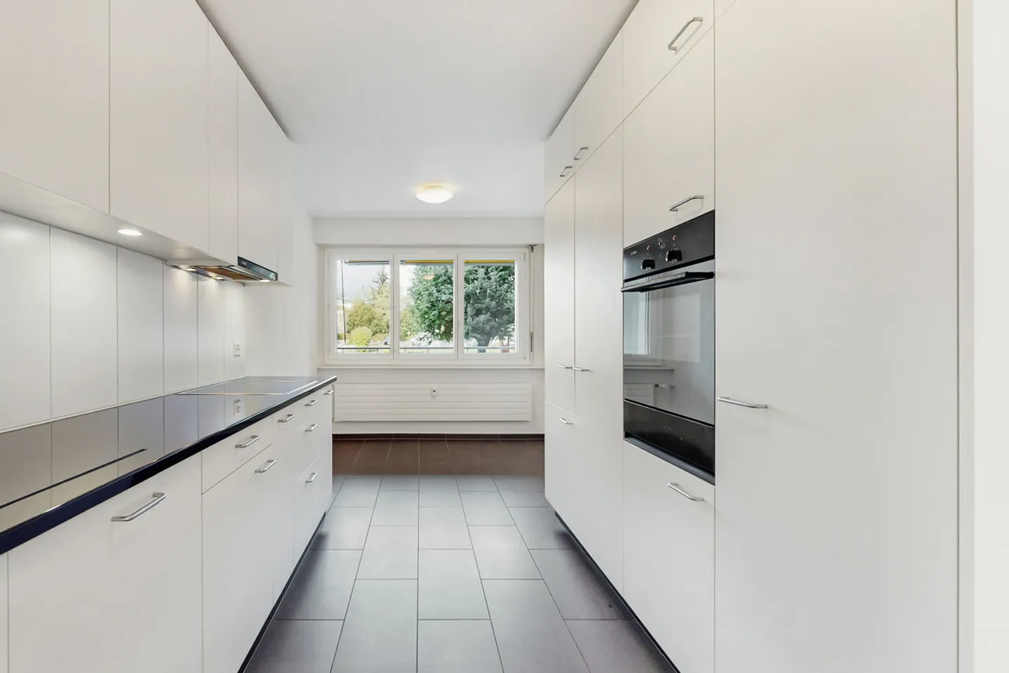 Appartement Rénové dans Quartier Verdoyant - Photo 3 sur 8