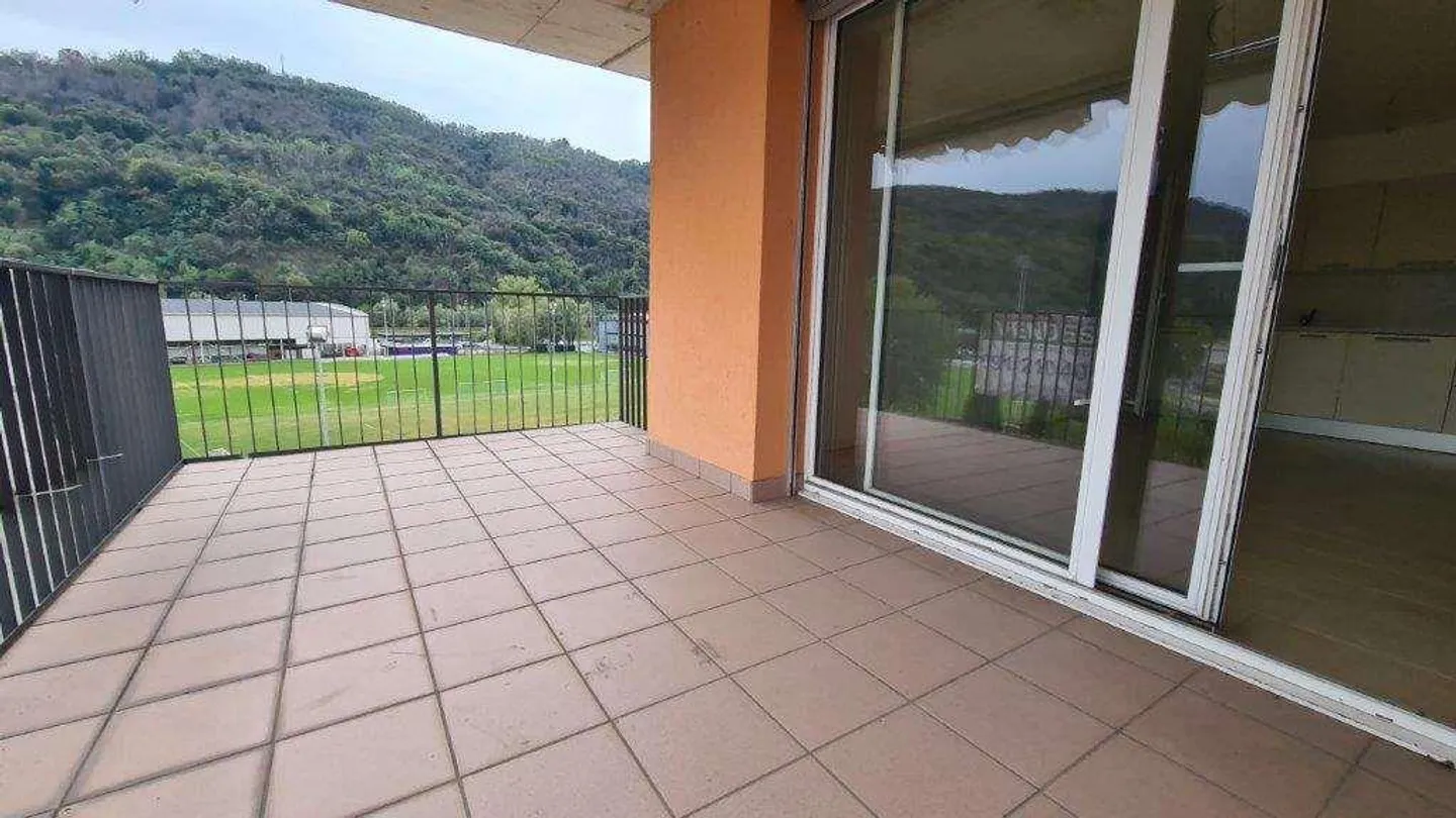 CHIASSO: spazioso attico 4.5 loc. panoramico - Foto 4 di 13