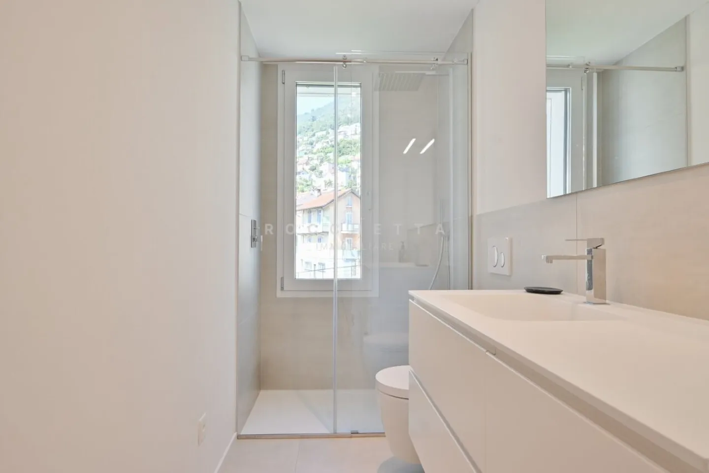 Esclusiva oasi di tranquillità con vista a pochi minuti dal centro - Foto 12 di 13