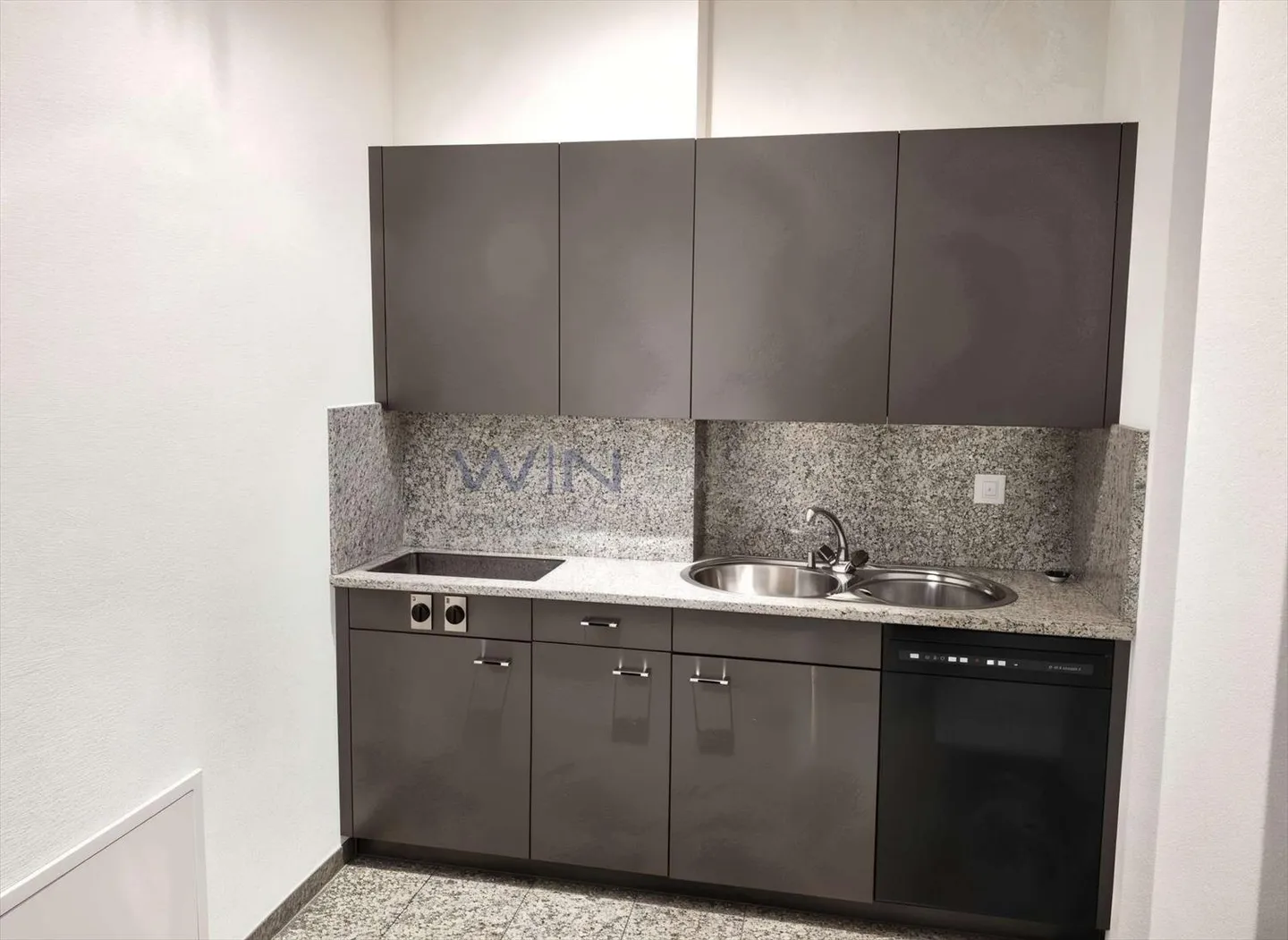Spazio ufficio in vendita - Foto 4 di 8