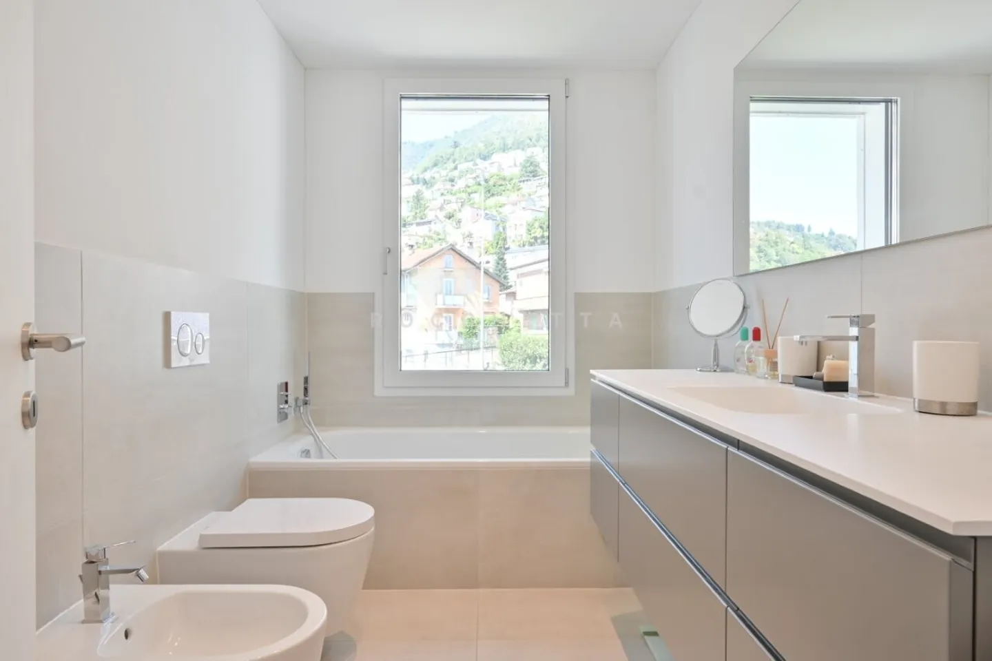 Esclusiva oasi di tranquillità con vista a pochi minuti dal centro - Foto 13 di 13