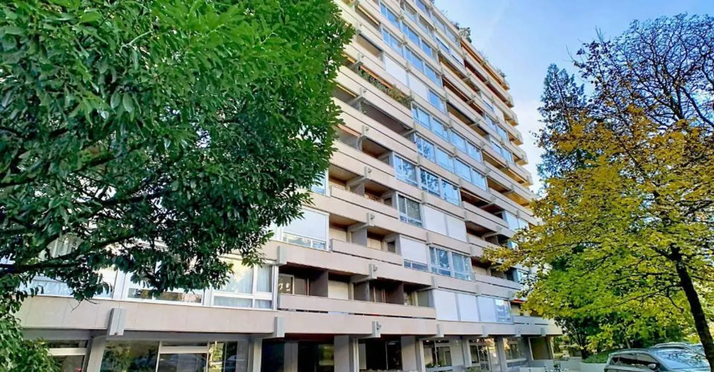 Ampio appartamento di 3 stanze in un edificio di prestigio - Foto 1 di 8
