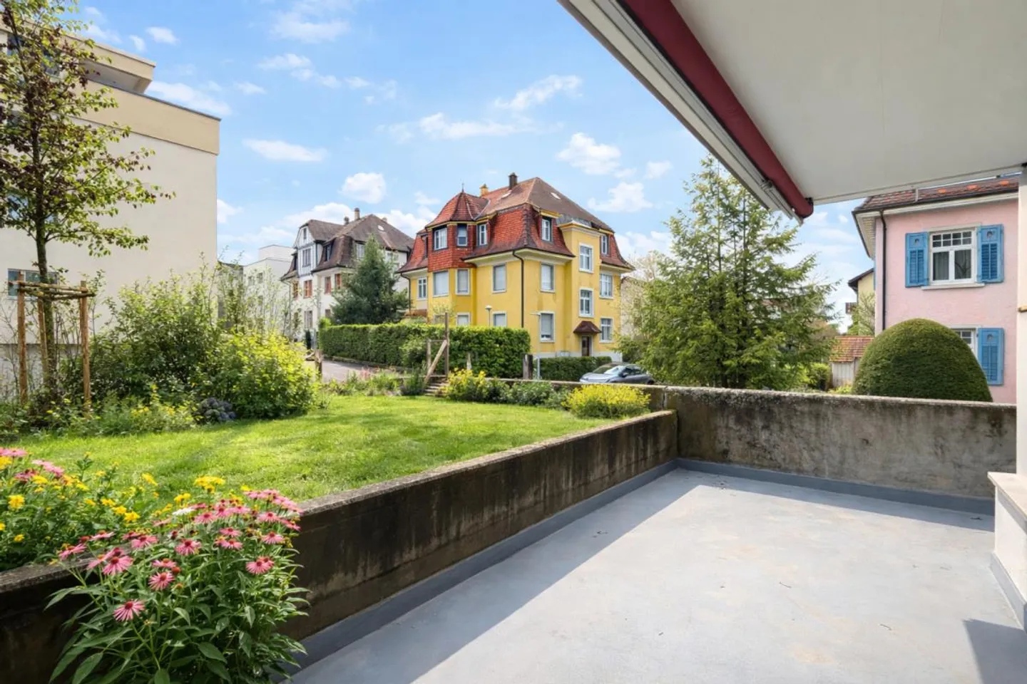 Garden apartment with lake view - Photo 1 of 10