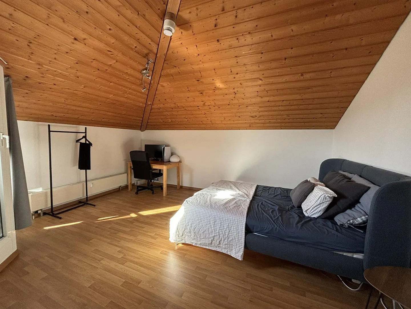 Appartement sous les combles de 3 pièces dans un endroit calme - Photo 7 sur 9