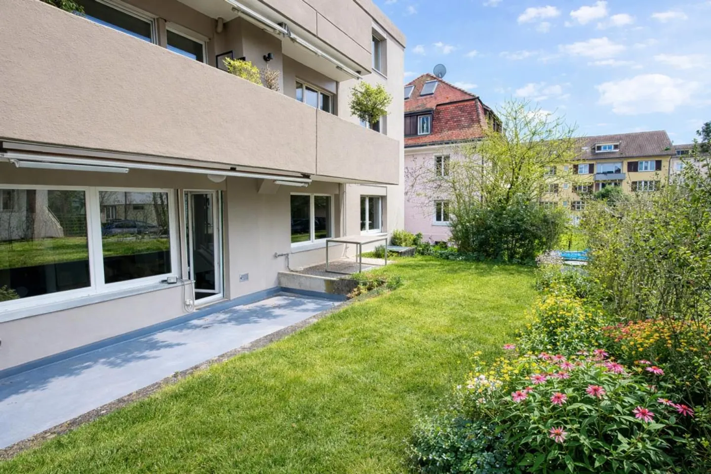 Garden apartment with lake view - Photo 9 of 10