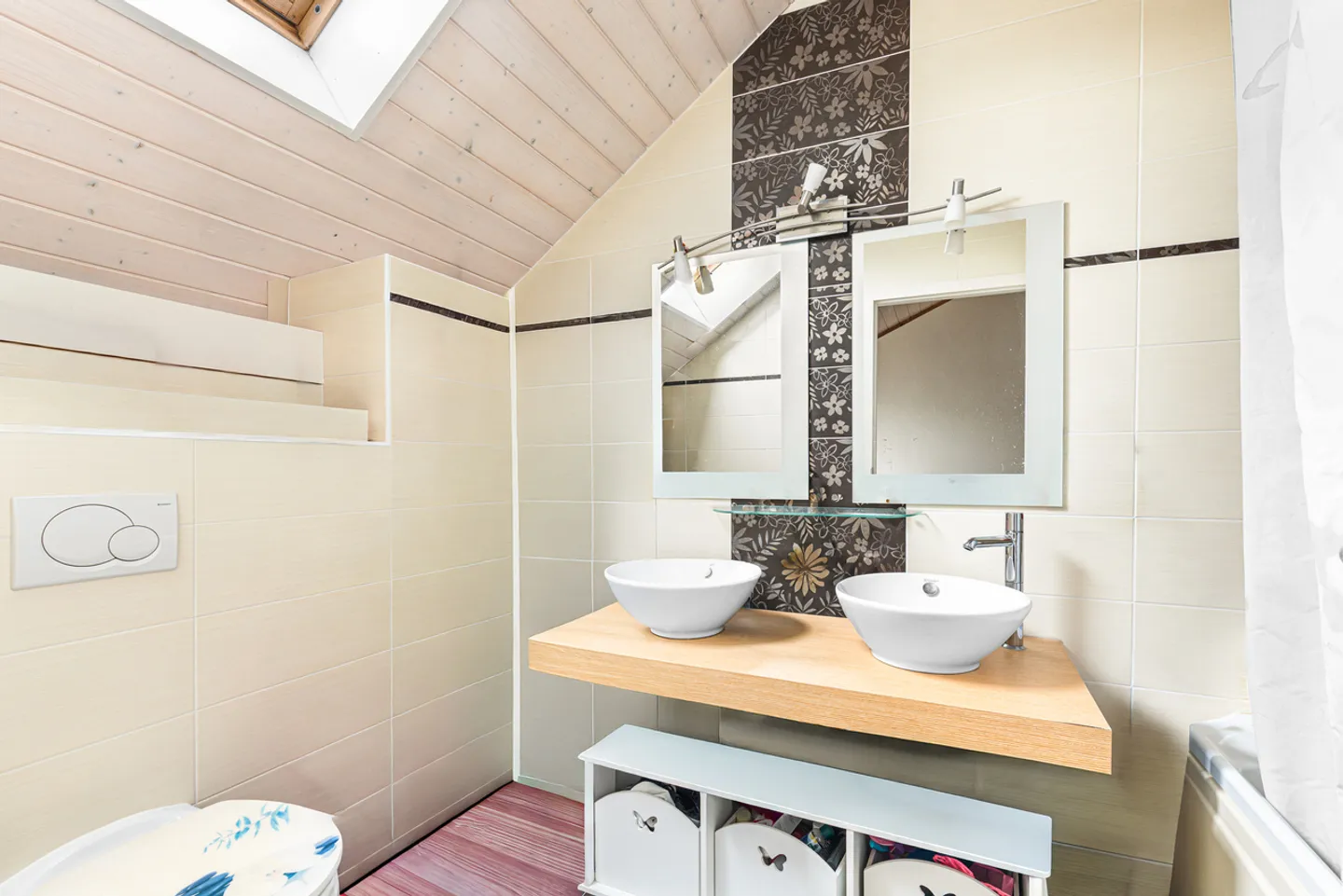 In the heart of the village! Ideal for a family! - Photo 8 of 11