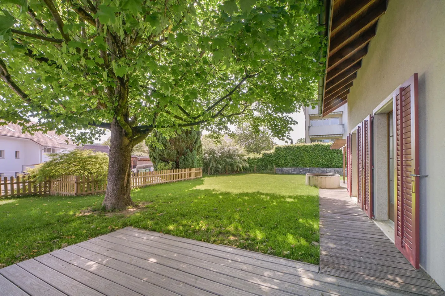 Casa unifamiliare di 6,5 stanze con giardino da sogno e vasca idromassaggio in posizione non edificabile - Foto 4 di 20