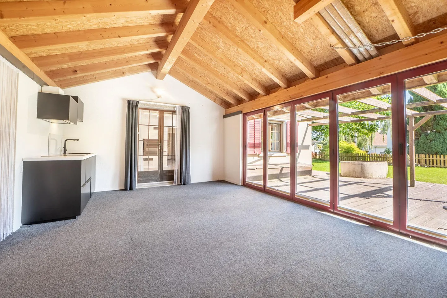Casa unifamiliare di 6,5 stanze con giardino da sogno e vasca idromassaggio in posizione non edificabile - Foto 8 di 20