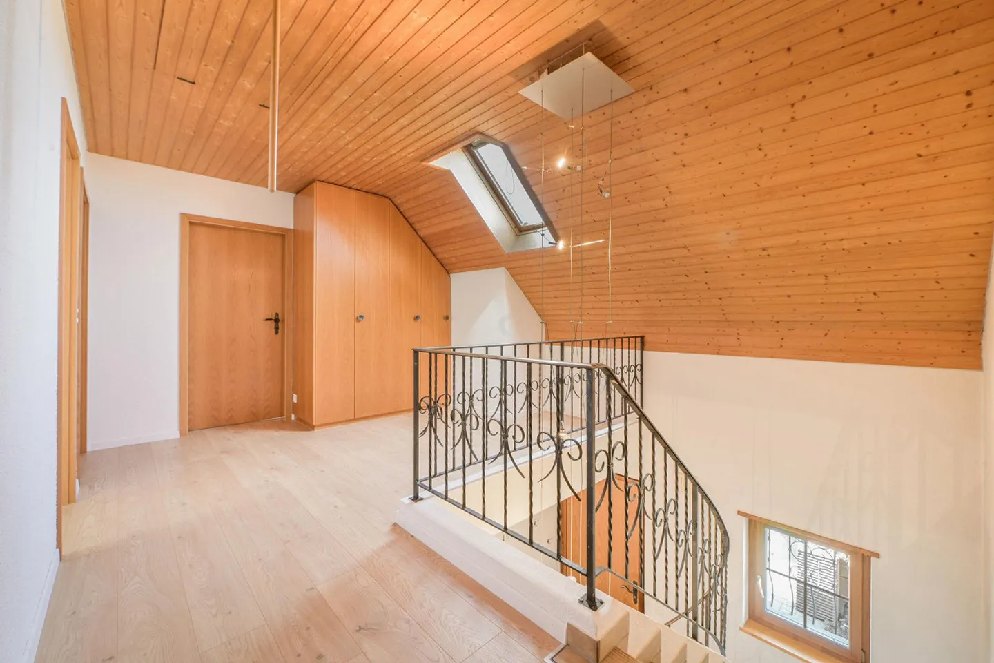 Casa unifamiliare di 6,5 stanze con giardino da sogno e vasca idromassaggio in posizione non edificabile - Foto 10 di 20
