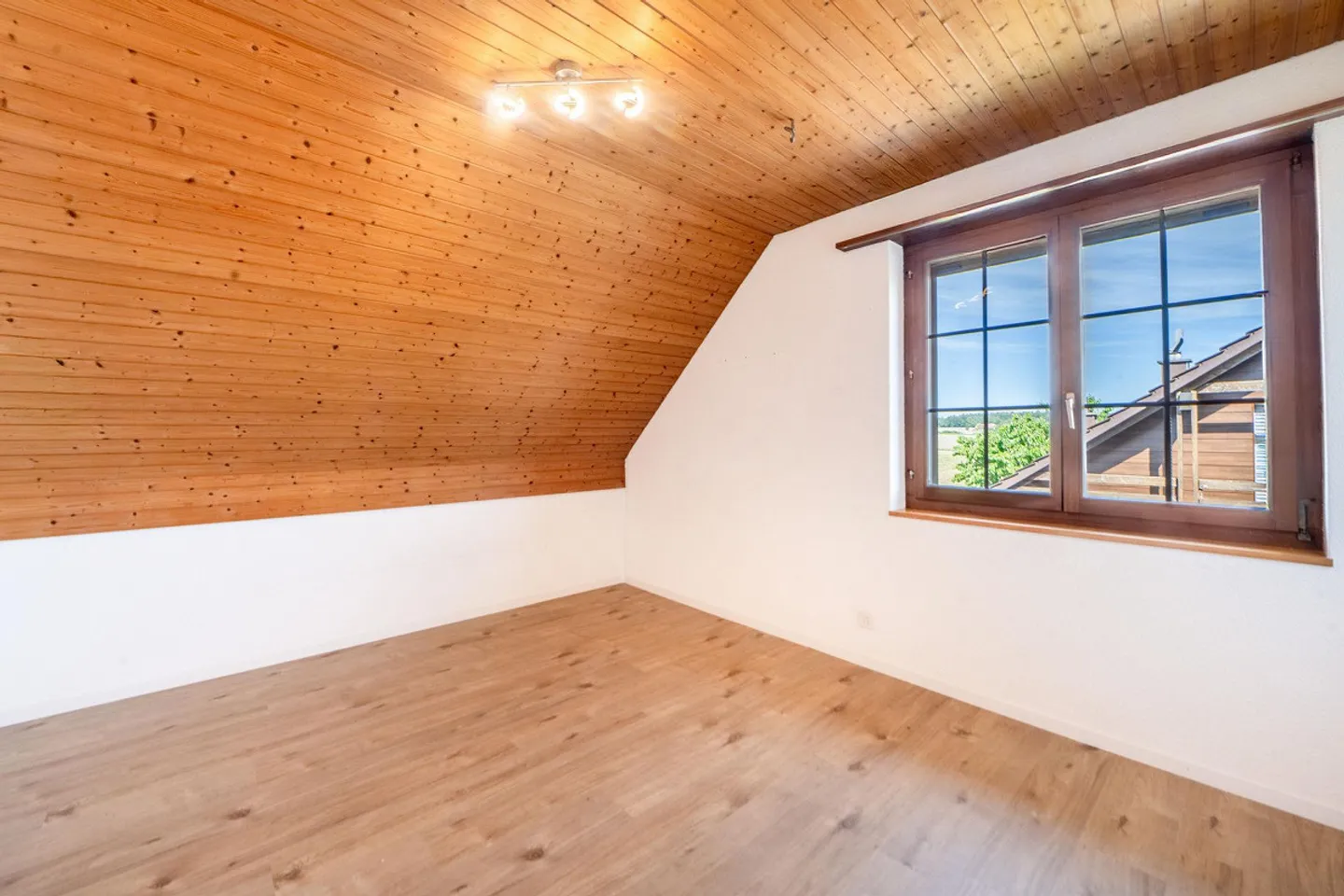 Casa unifamiliare di 6,5 stanze con giardino da sogno e vasca idromassaggio in posizione non edificabile - Foto 11 di 20
