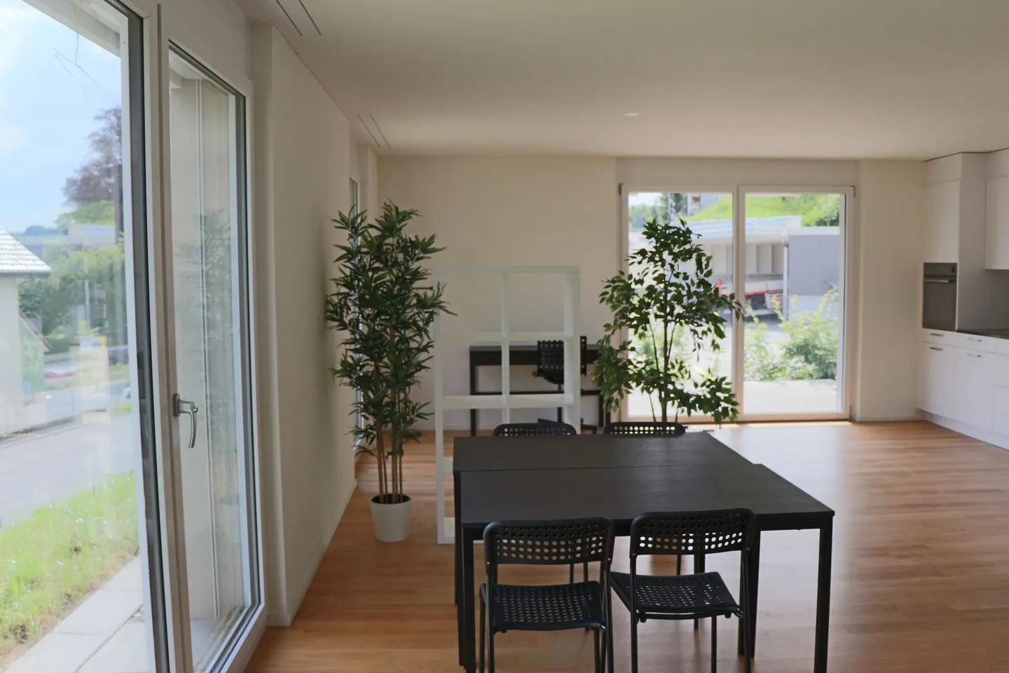 Spacious modern quiet bright ground floor apartment - Photo 1 of 15