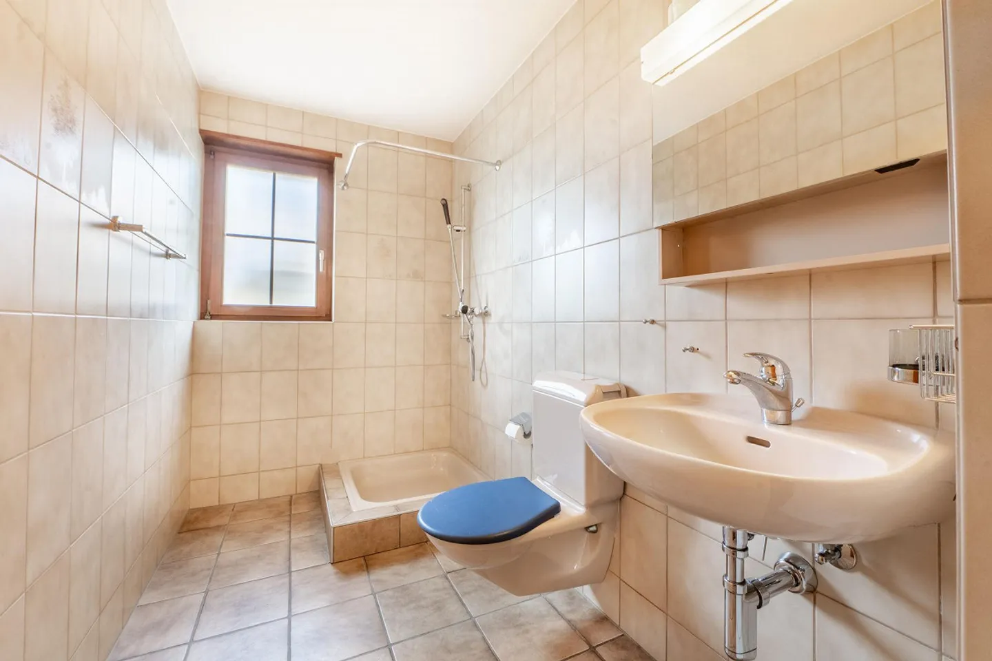 Casa unifamiliare di 6,5 stanze con giardino da sogno e vasca idromassaggio in posizione non edificabile - Foto 17 di 20