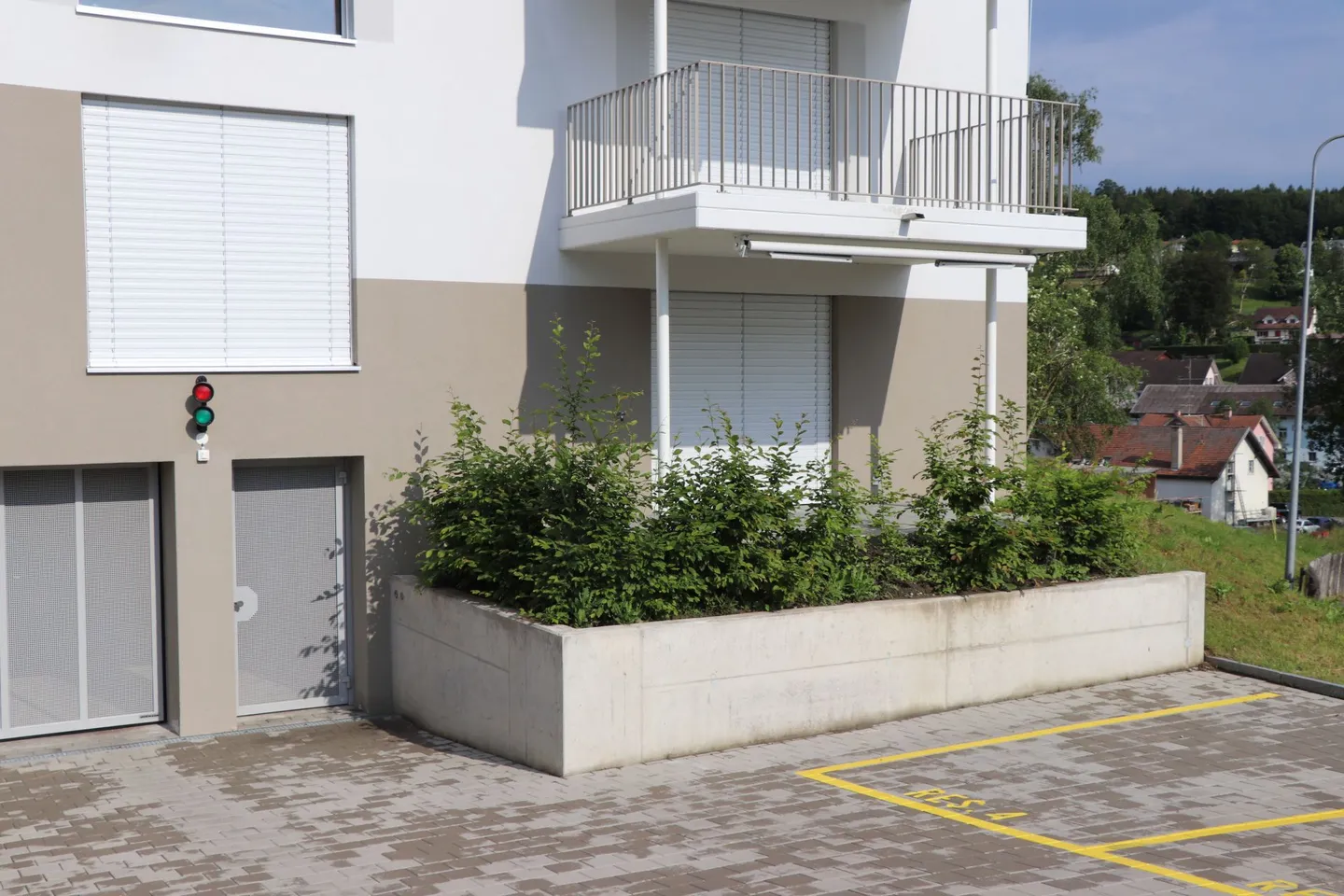 Spacious modern quiet bright ground floor apartment - Photo 2 of 15