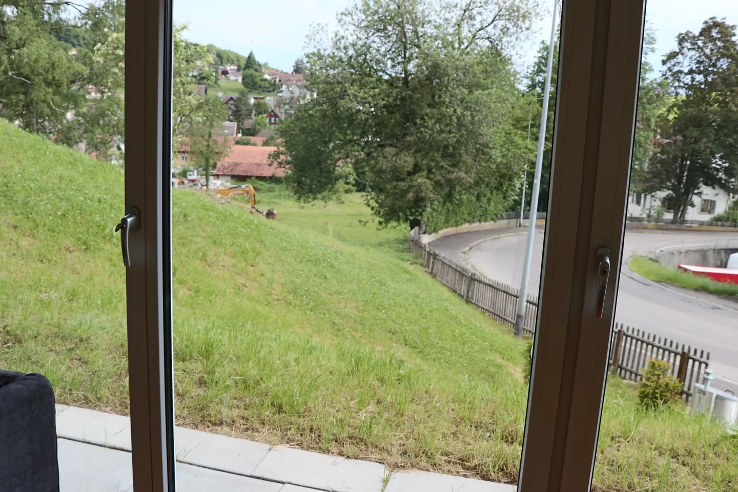 Spacious modern quiet bright ground floor apartment - Photo 4 of 15