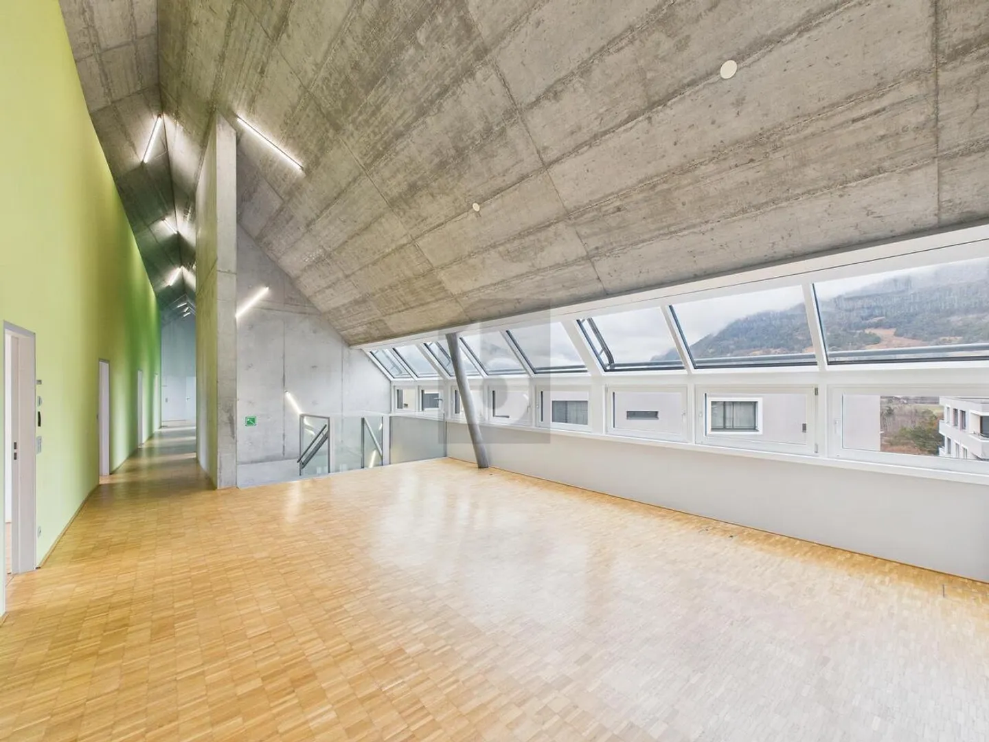 MODERNO E SPAZIOSO IN UNA POSIZIONE CENTRALE - Foto 1 di 6