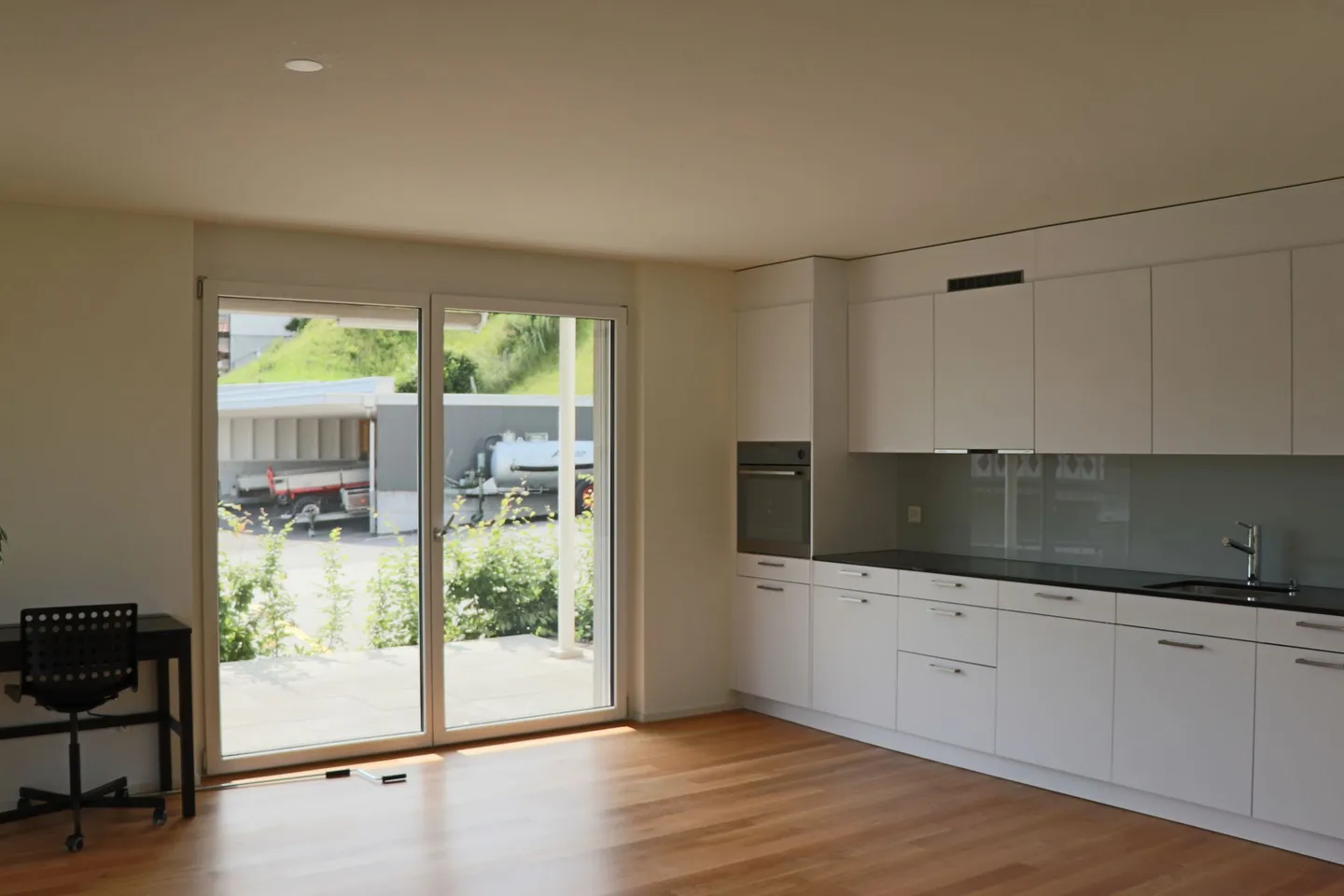 Spacious modern quiet bright ground floor apartment - Photo 9 of 15