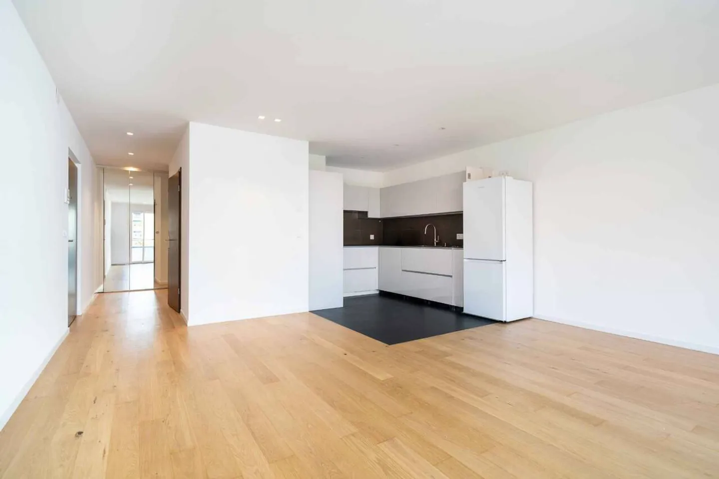 Bellissimo appartamento di 3,5 stanze con balcone vicino al lago - Foto 5 di 13